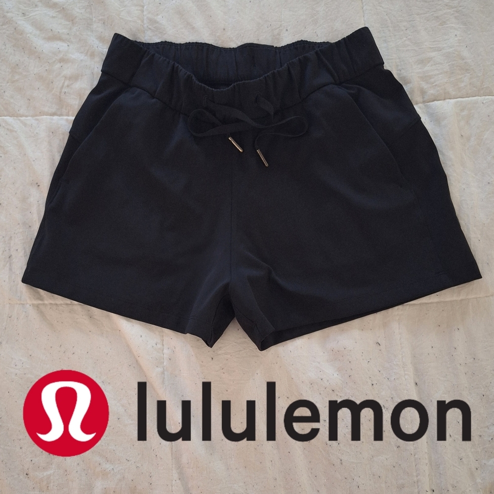 Lululemon On the Fly Short 2.5" - Size 4